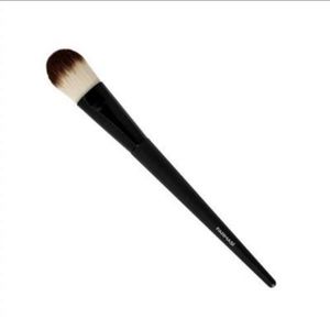 Farmasi Foundation Brush NIP